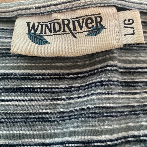 Striped v-neck - Picture 2 of 3